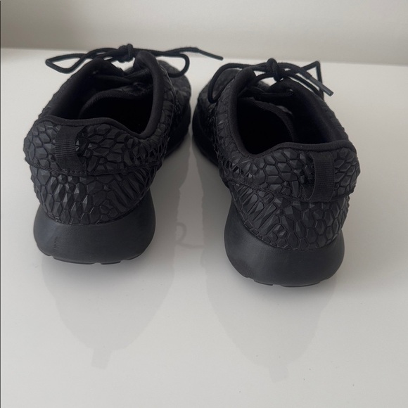NIKE Roshe One DMB “Triple Black” Women’s Sneakers Size 8 – Rare Edition - Picture 6 of 8
